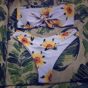 Sunflower bikini🌻